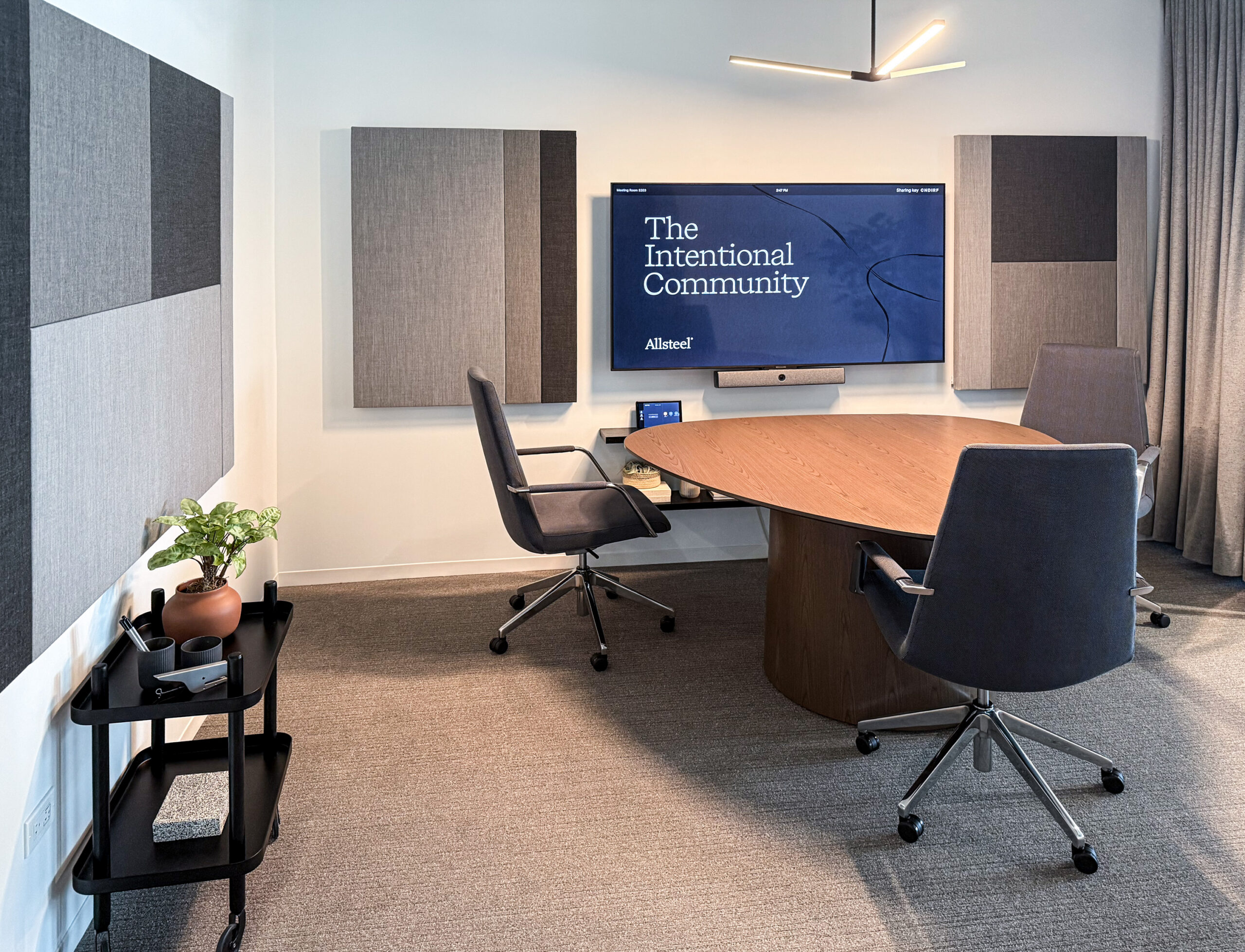 Allsteel-experience-center_Zilenzio-timber-and-dezibel-wall